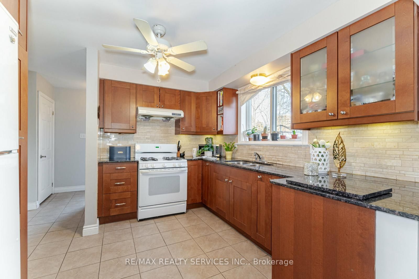 62 Ambleside Dr