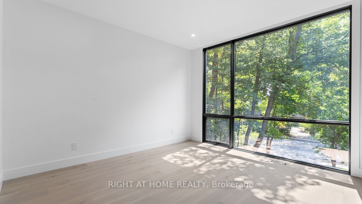 301 Lakeshore Rd W