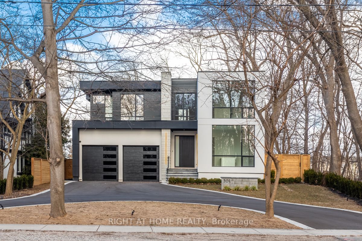 301 Lakeshore Rd W