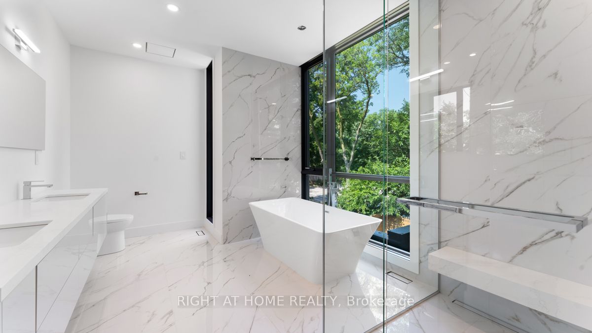 301 Lakeshore Rd W