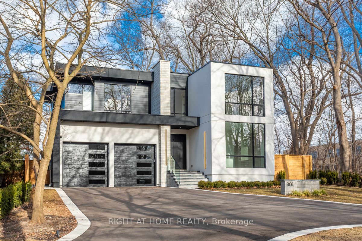 301 Lakeshore Rd W