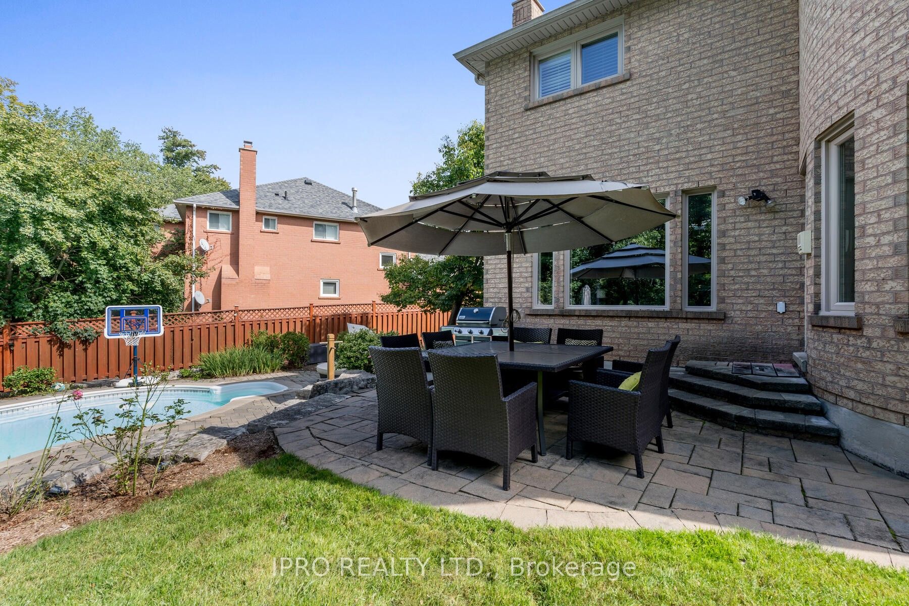 41 Gollop Crescent