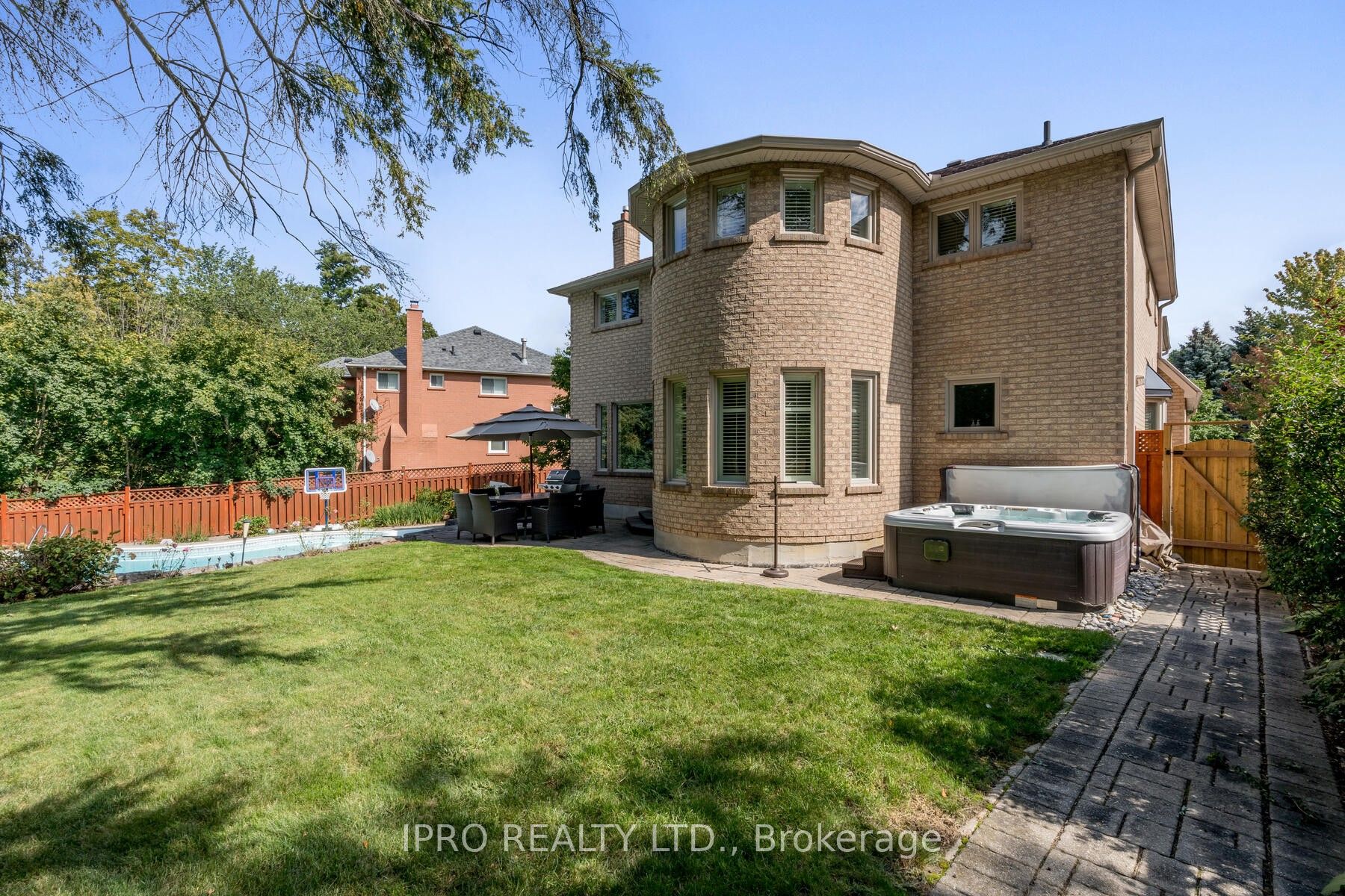 41 Gollop Crescent