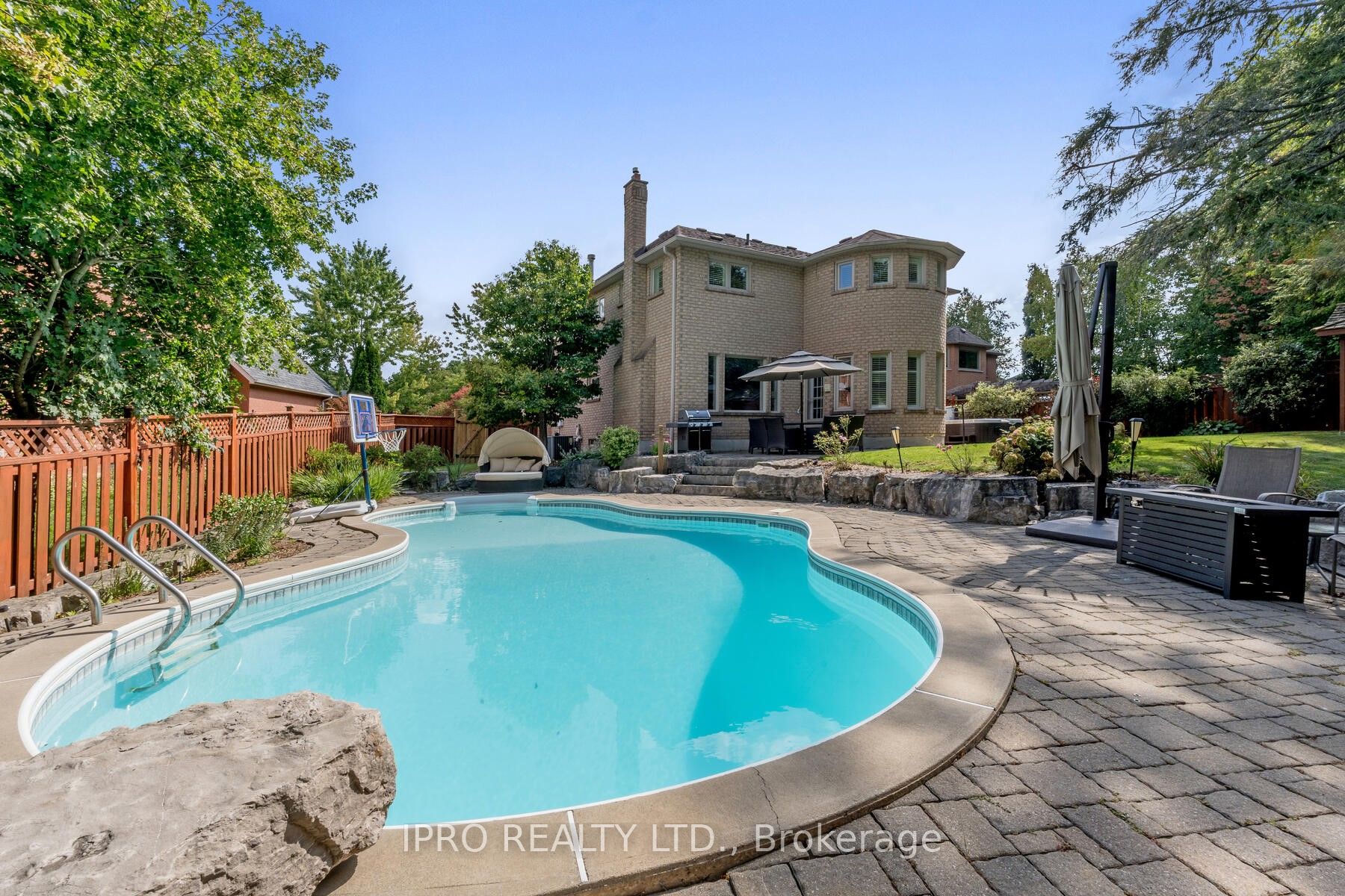 41 Gollop Crescent