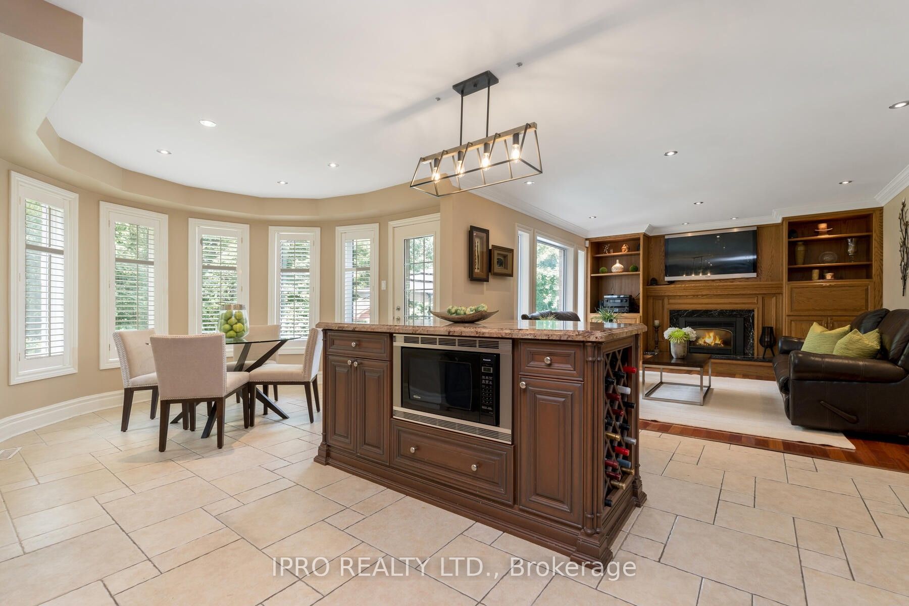 41 Gollop Crescent