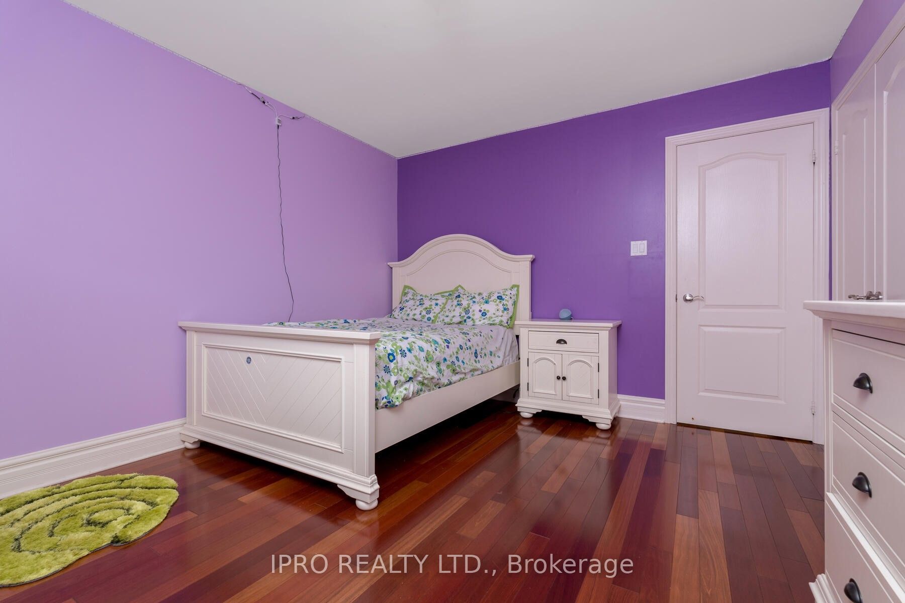 41 Gollop Crescent