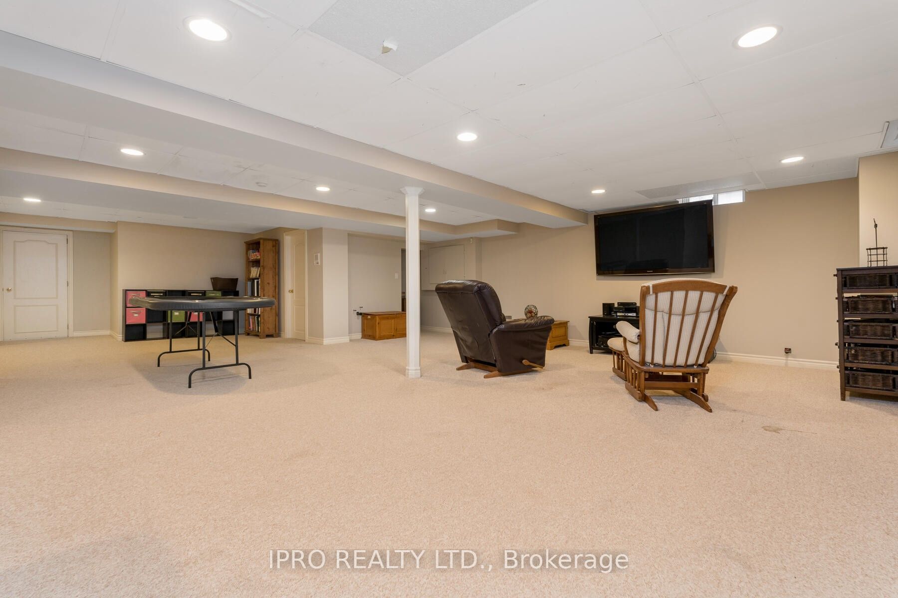 41 Gollop Crescent