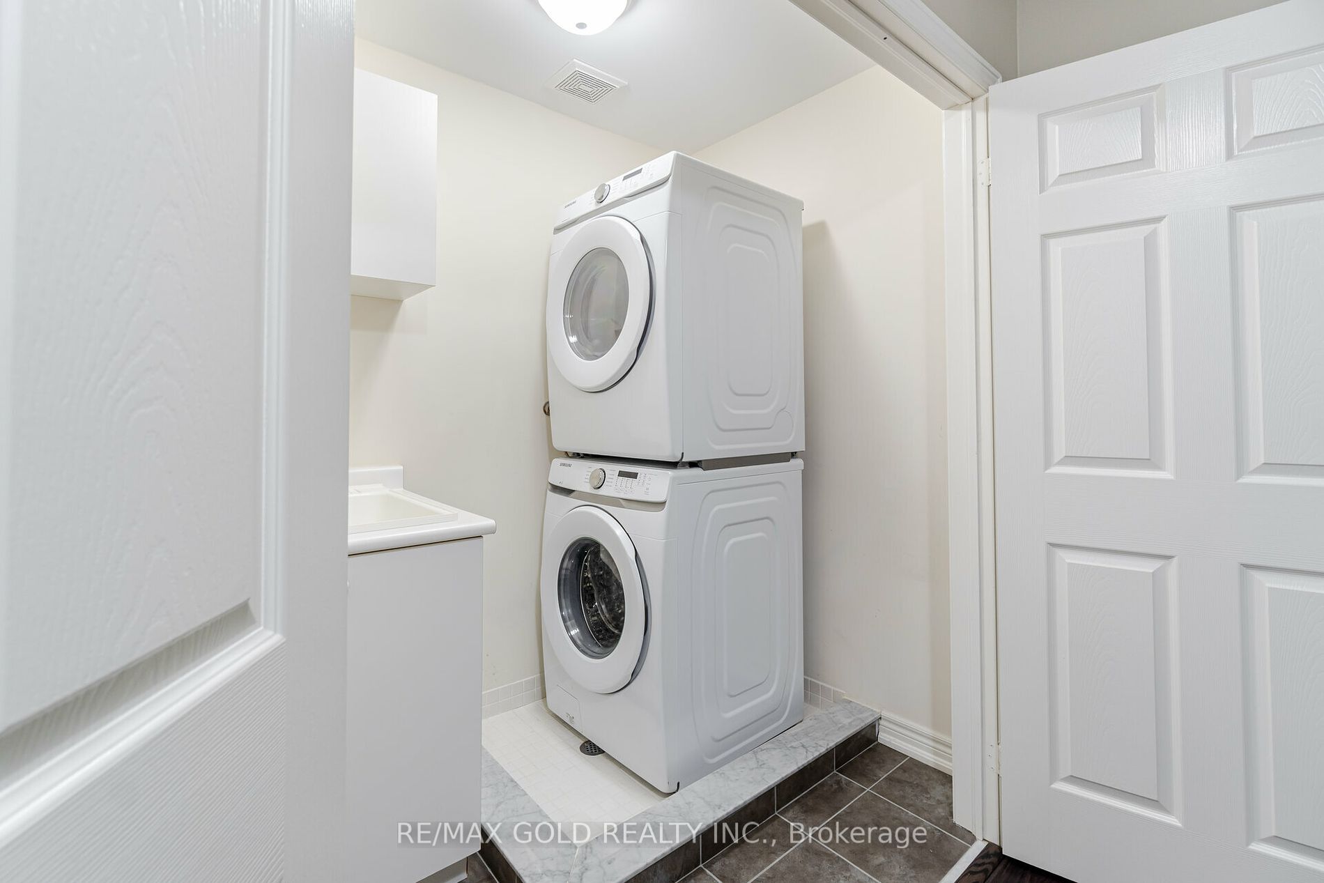 11 Clearfield Drive