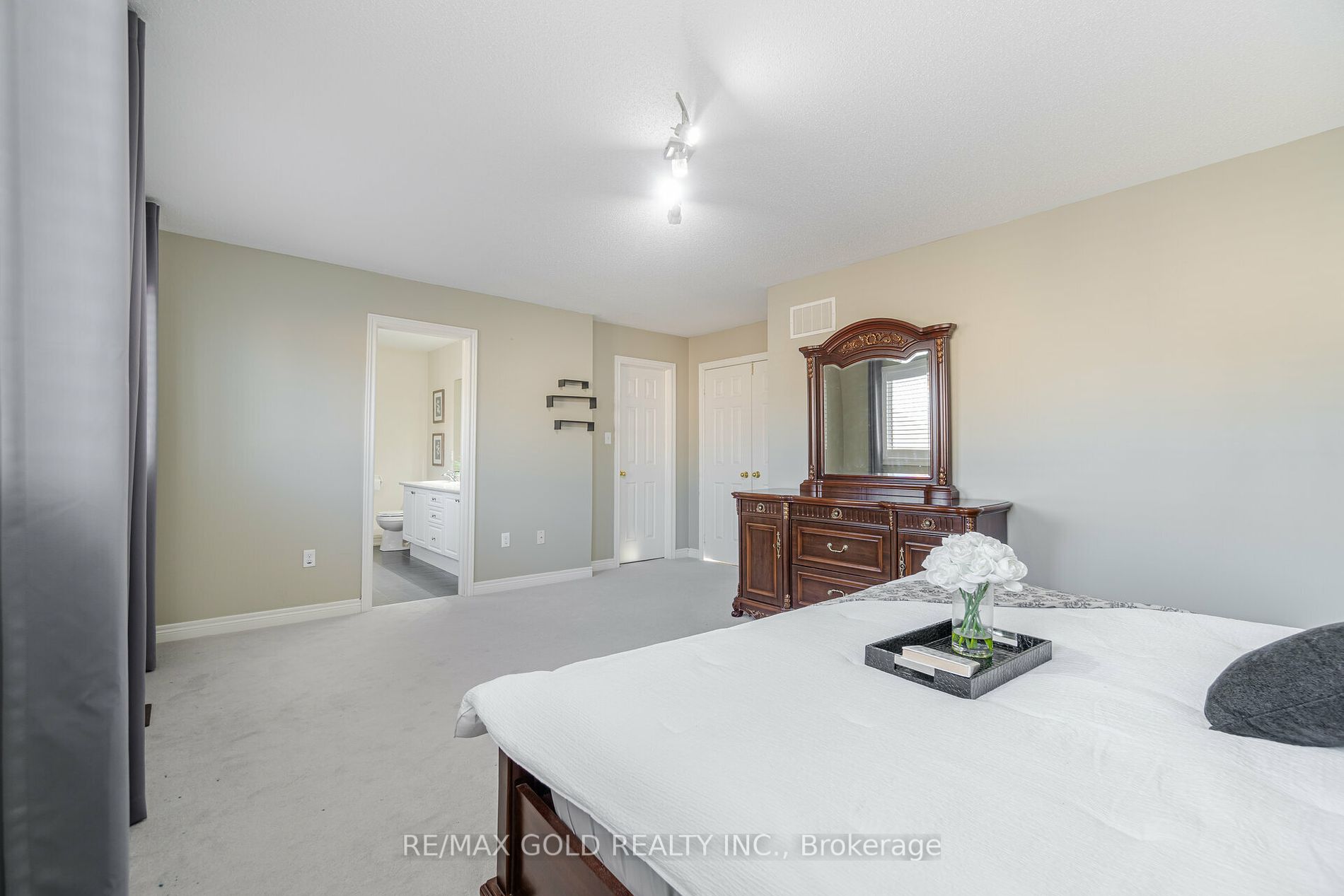 11 Clearfield Drive
