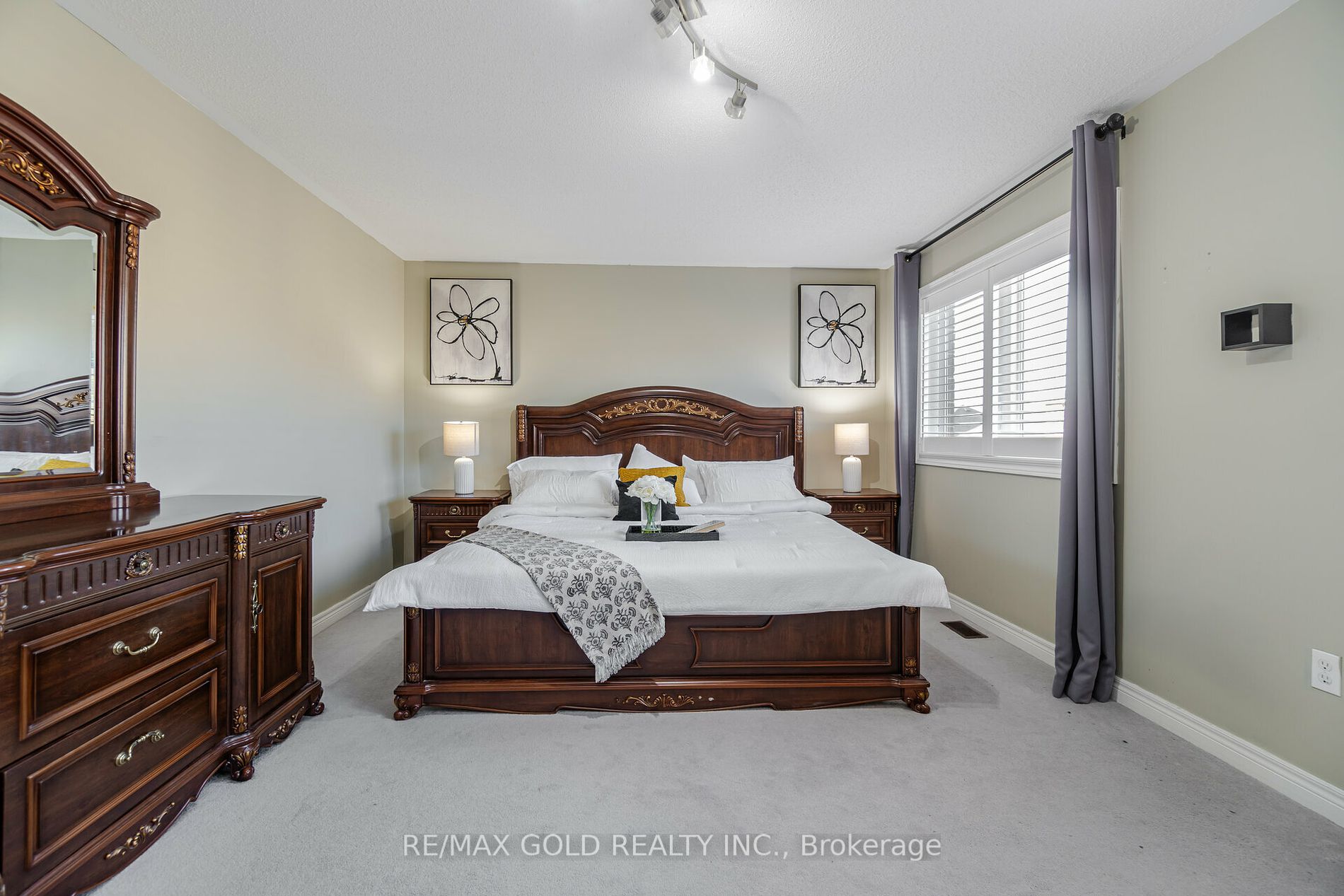 11 Clearfield Drive