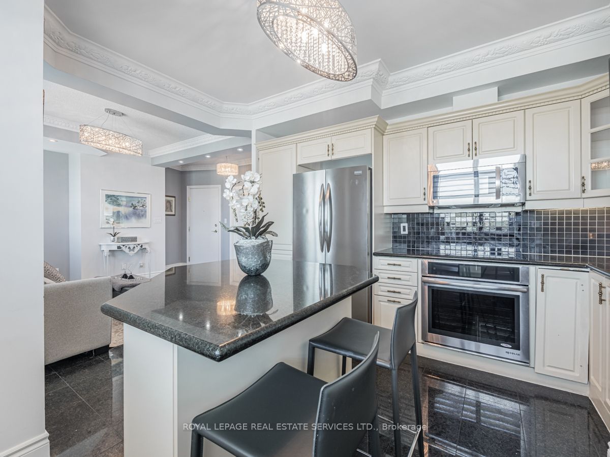 2111 Lake Shore Blvd W, #Lph 8