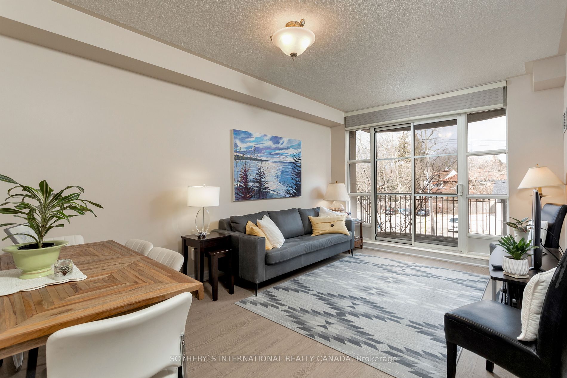 3085 Bloor St W, #207