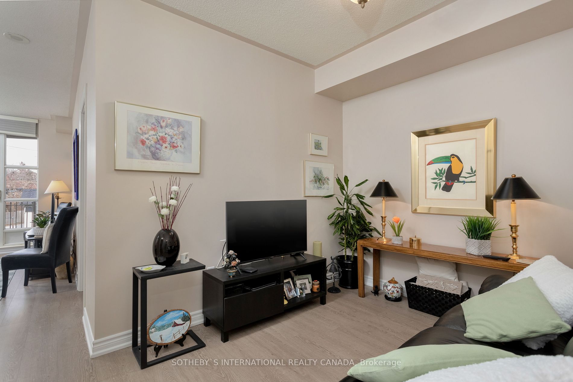 3085 Bloor St W, #207
