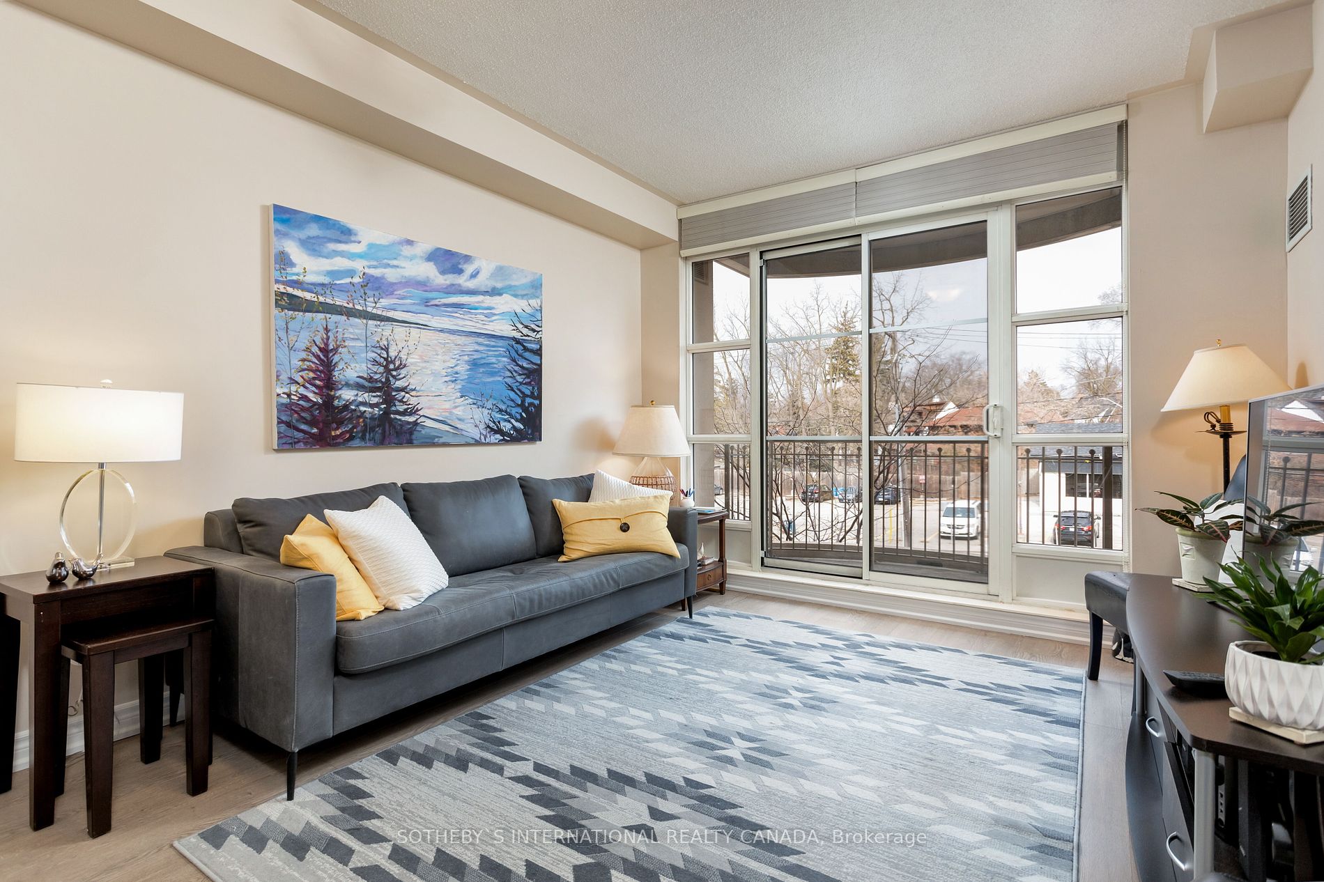 3085 Bloor St W, #207