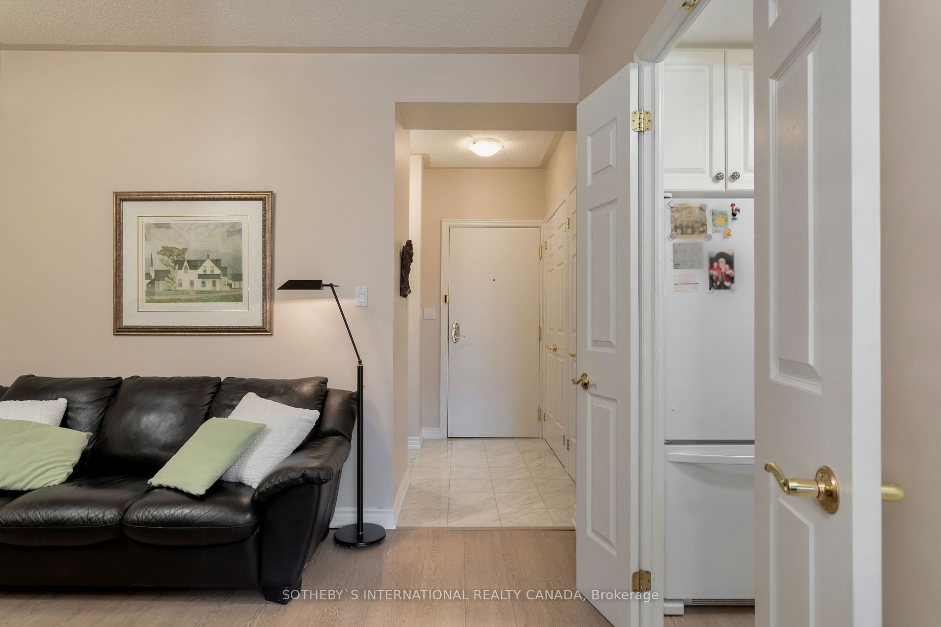 3085 Bloor St W, #207