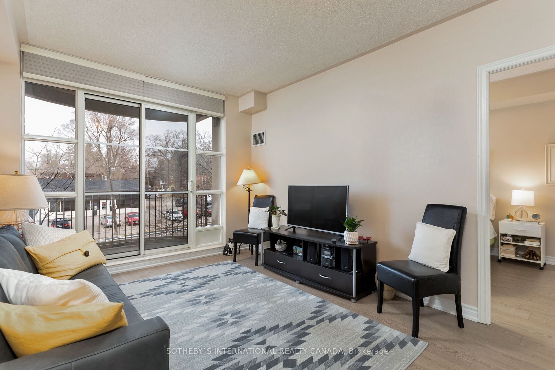 3085 Bloor St W, #207