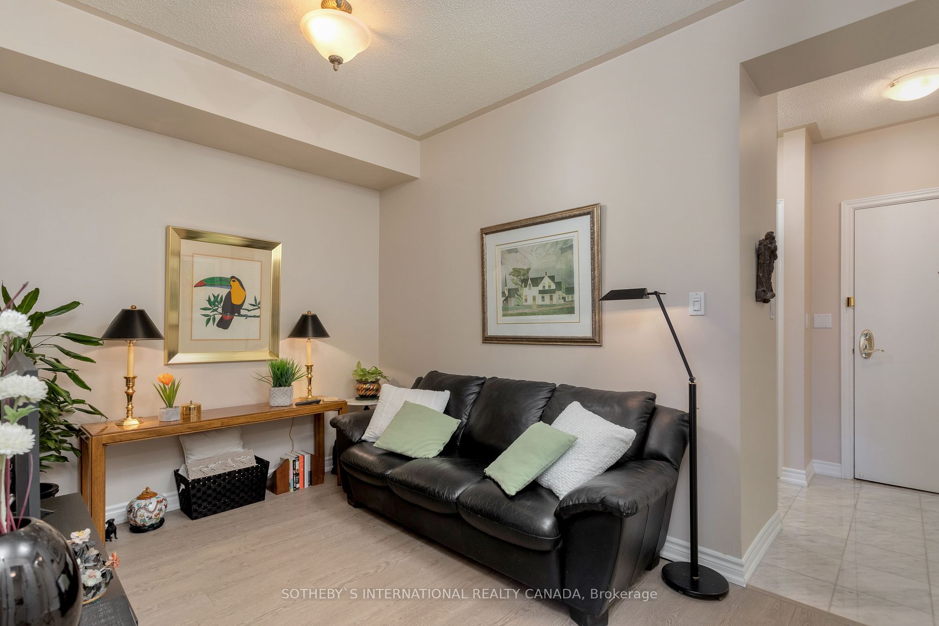 3085 Bloor St W, #207