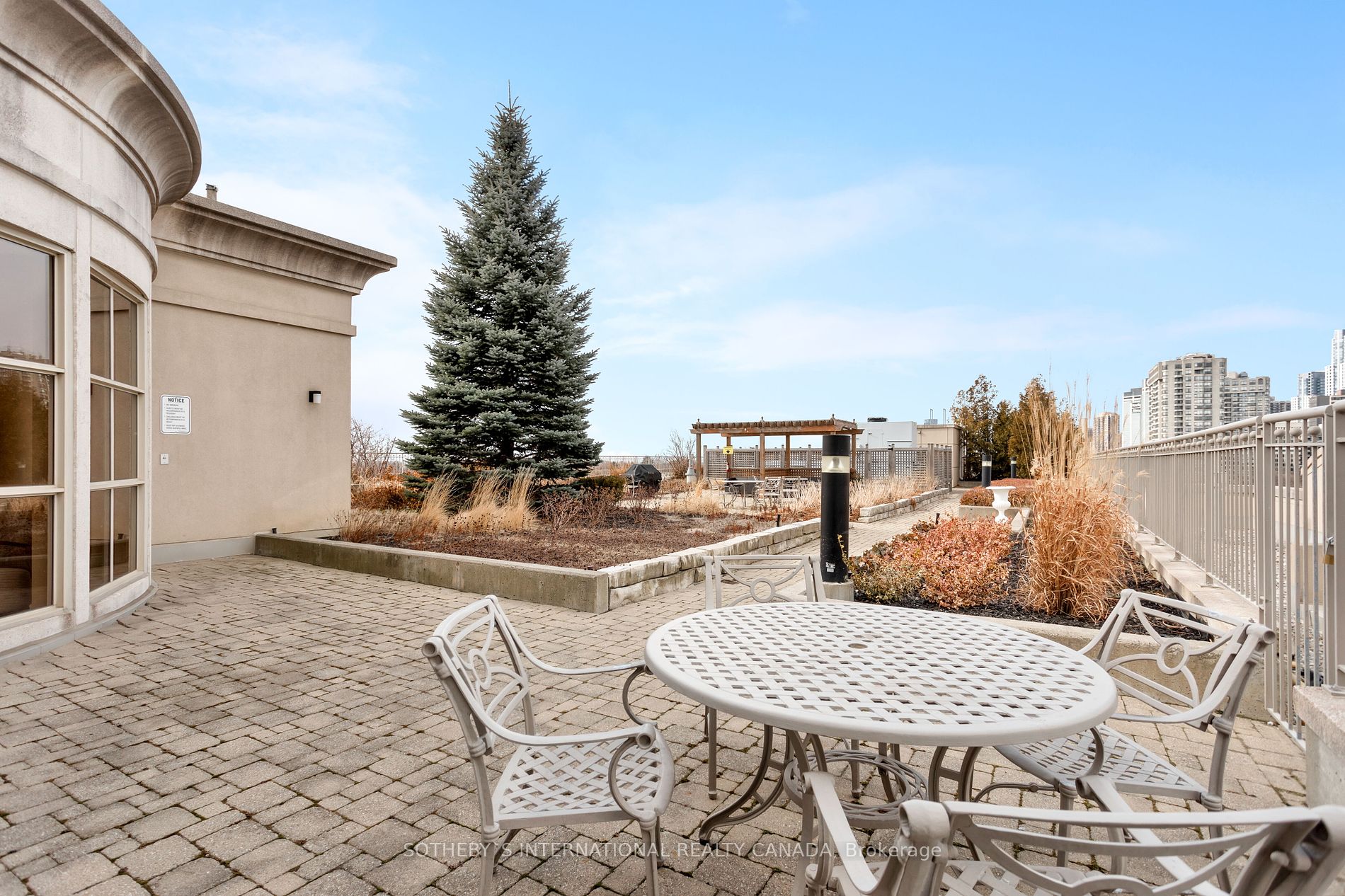 3085 Bloor St W, #207