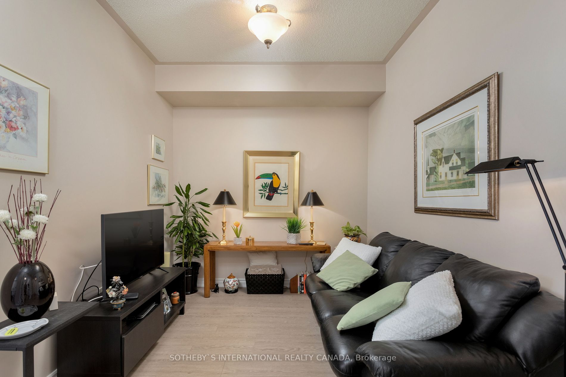 3085 Bloor St W, #207