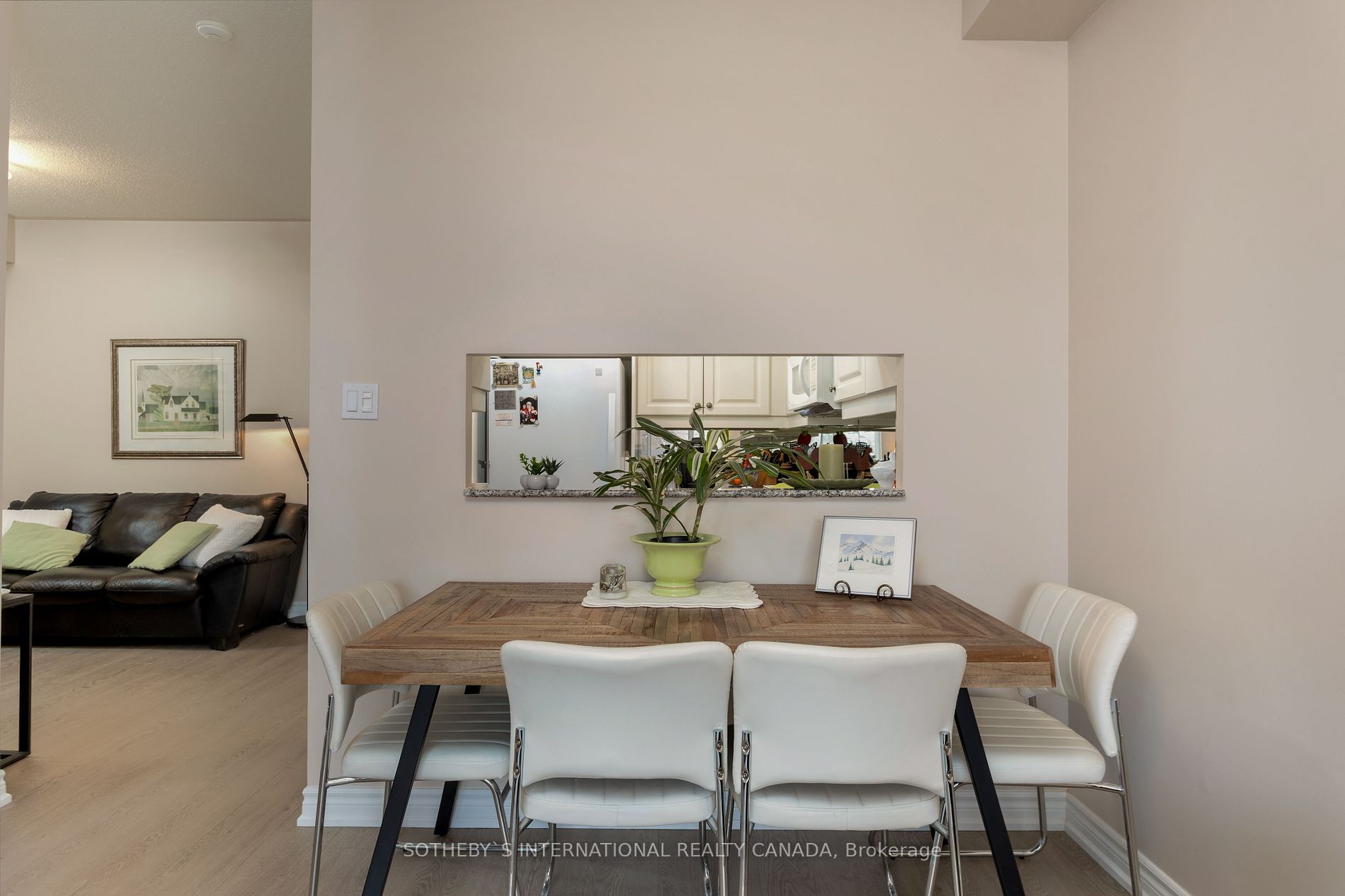 3085 Bloor St W, #207