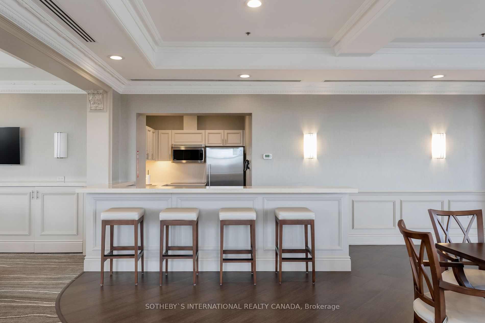 3085 Bloor St W, #207
