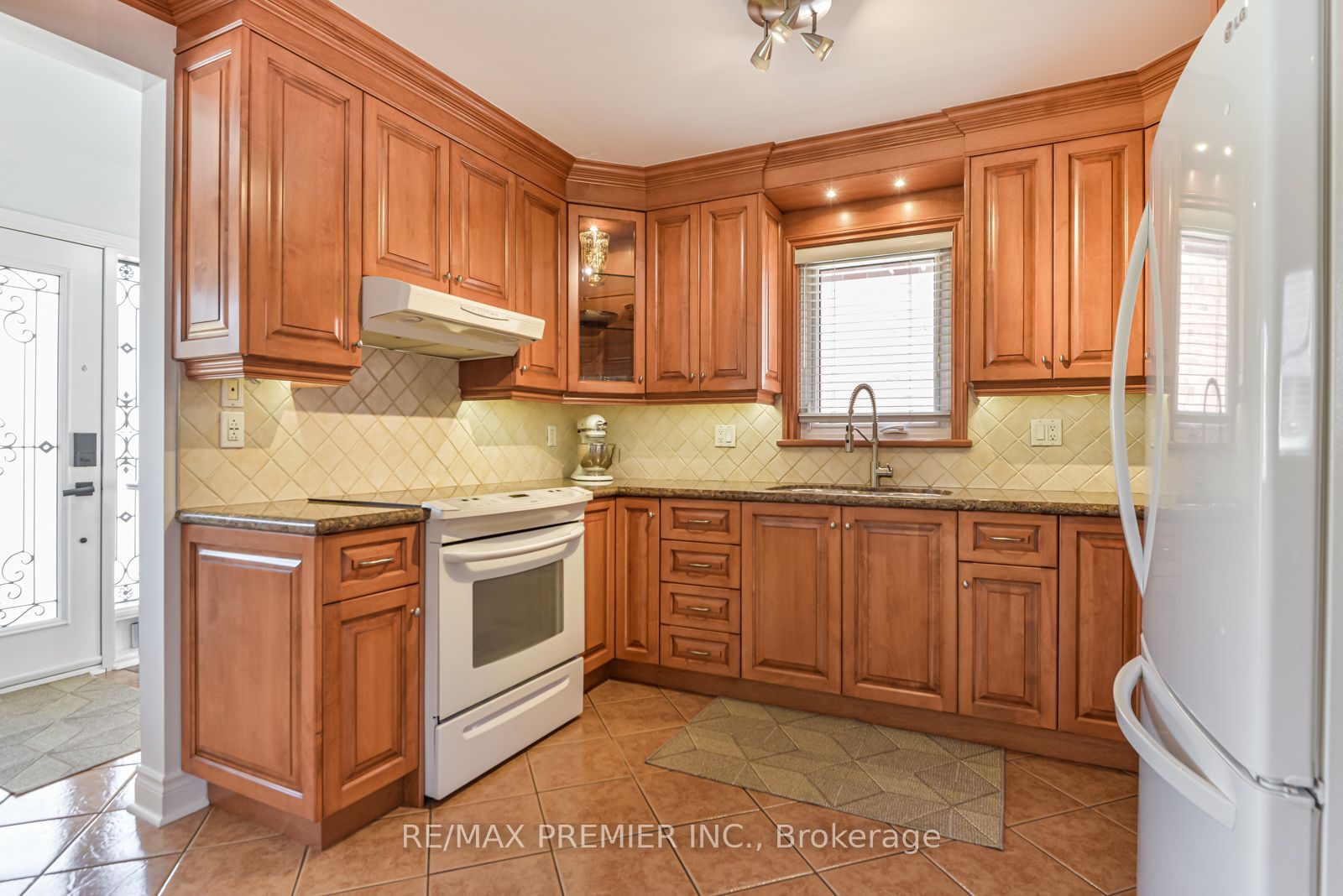 57 Lonborough Ave