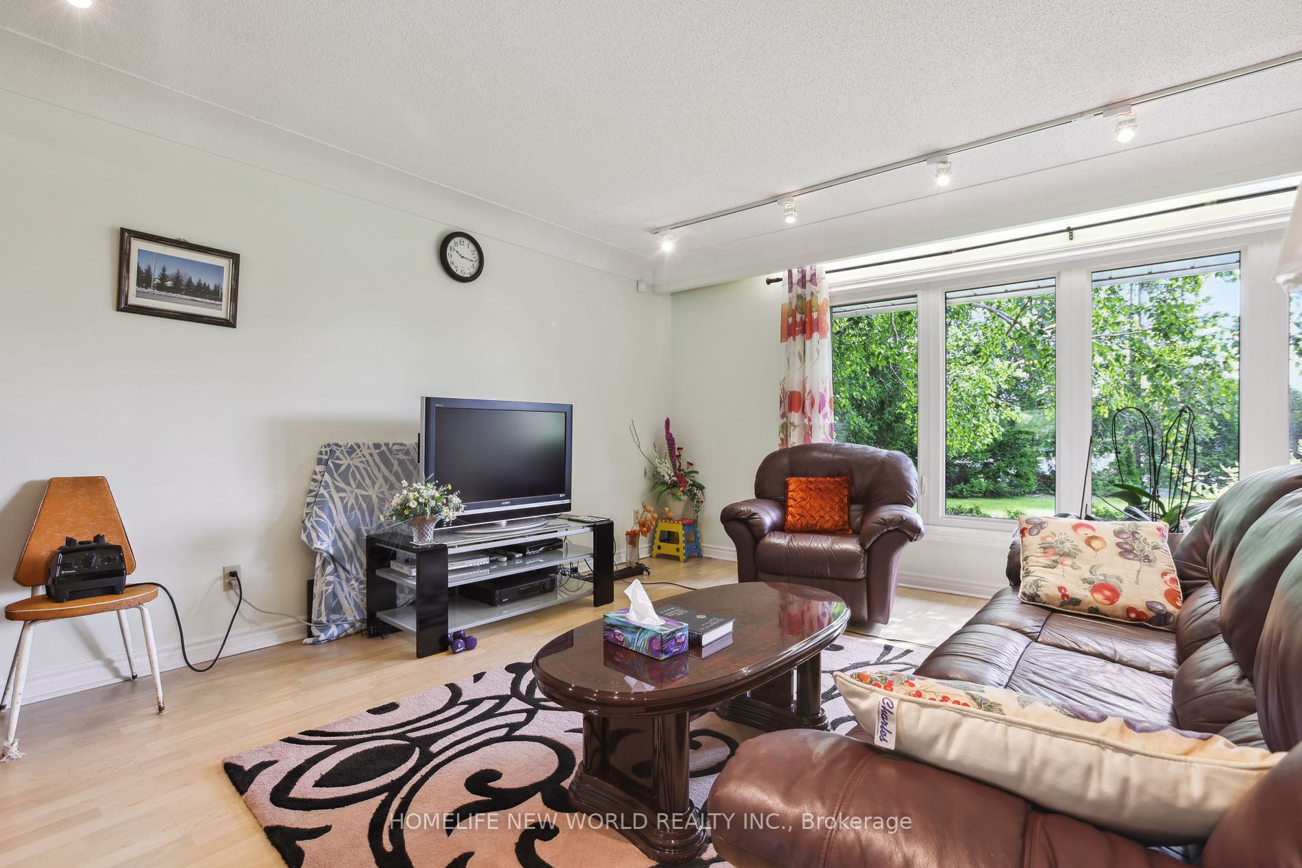2040 Bronte Rd