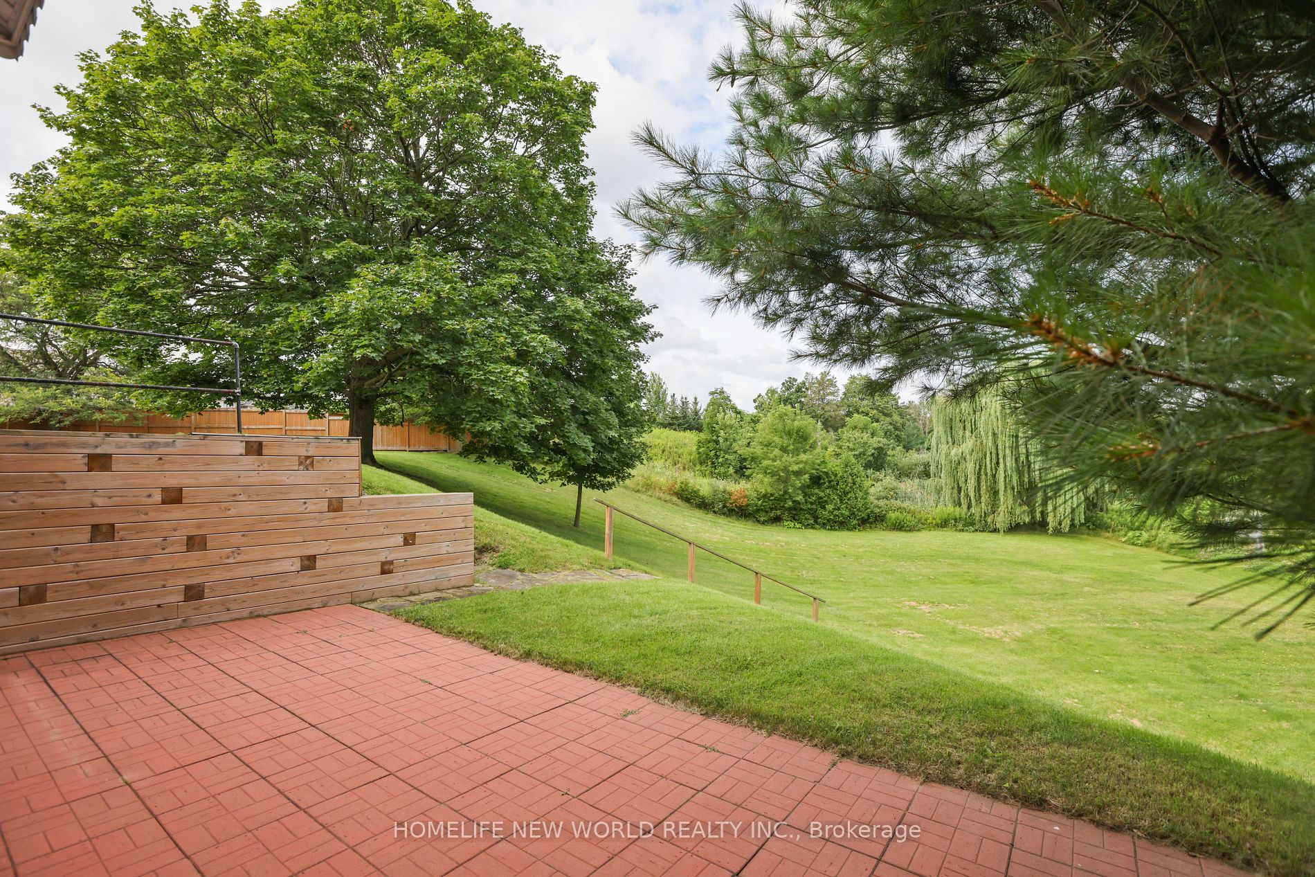2040 Bronte Rd