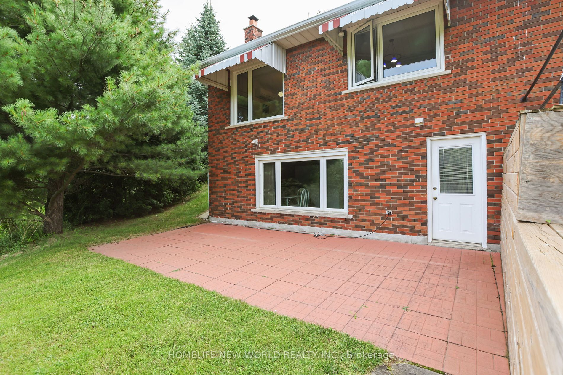2040 Bronte Rd