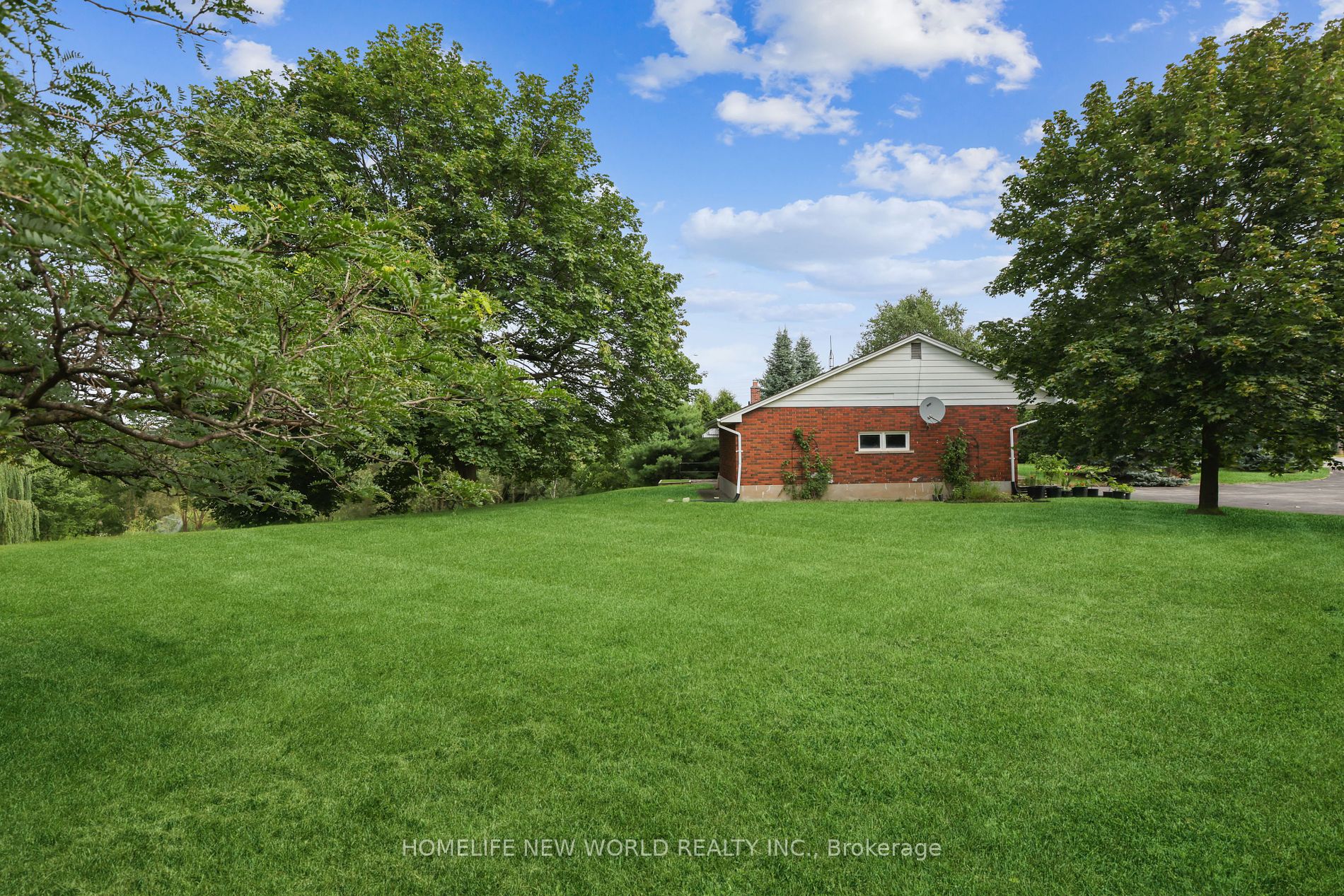 2040 Bronte Rd