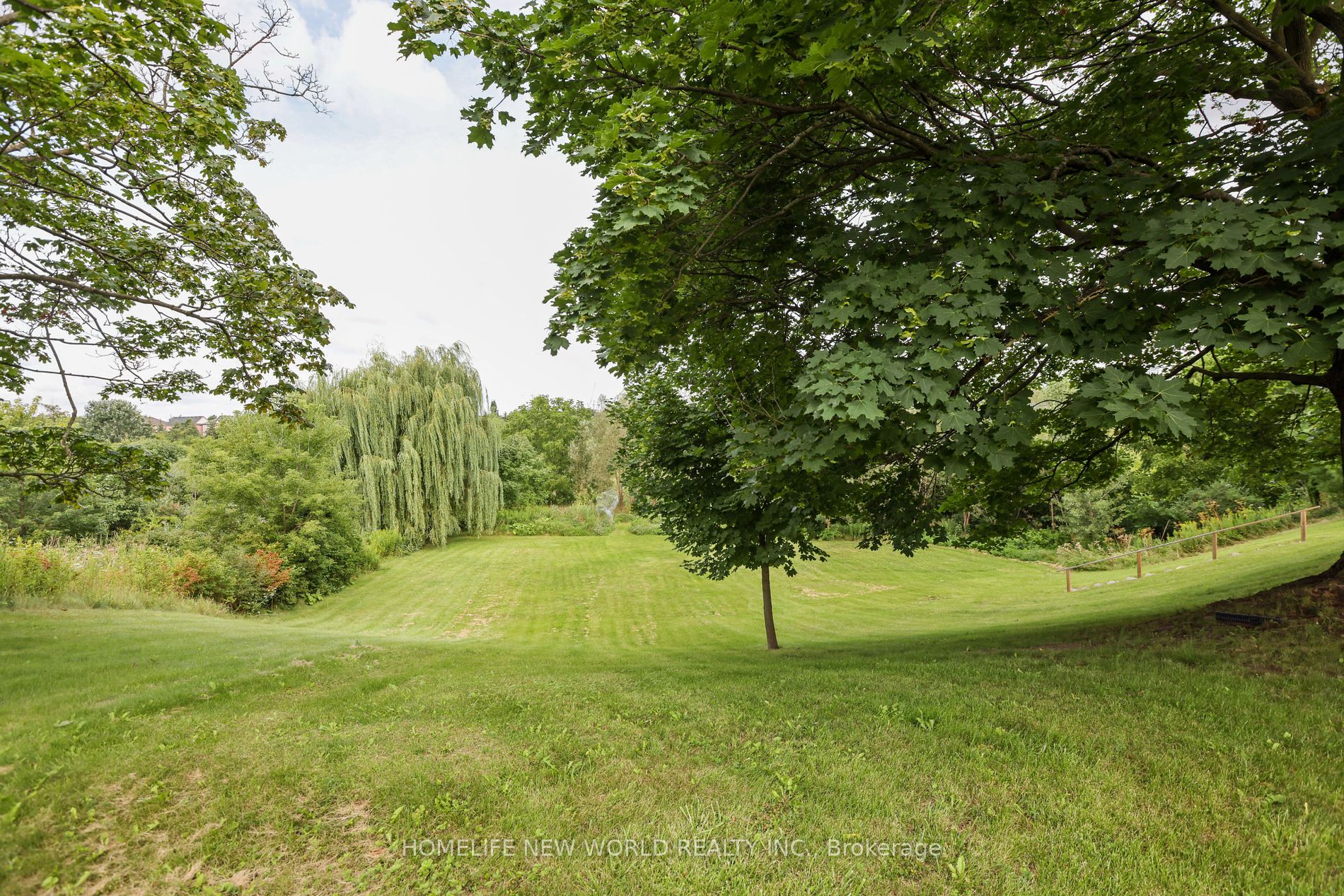 2040 Bronte Rd
