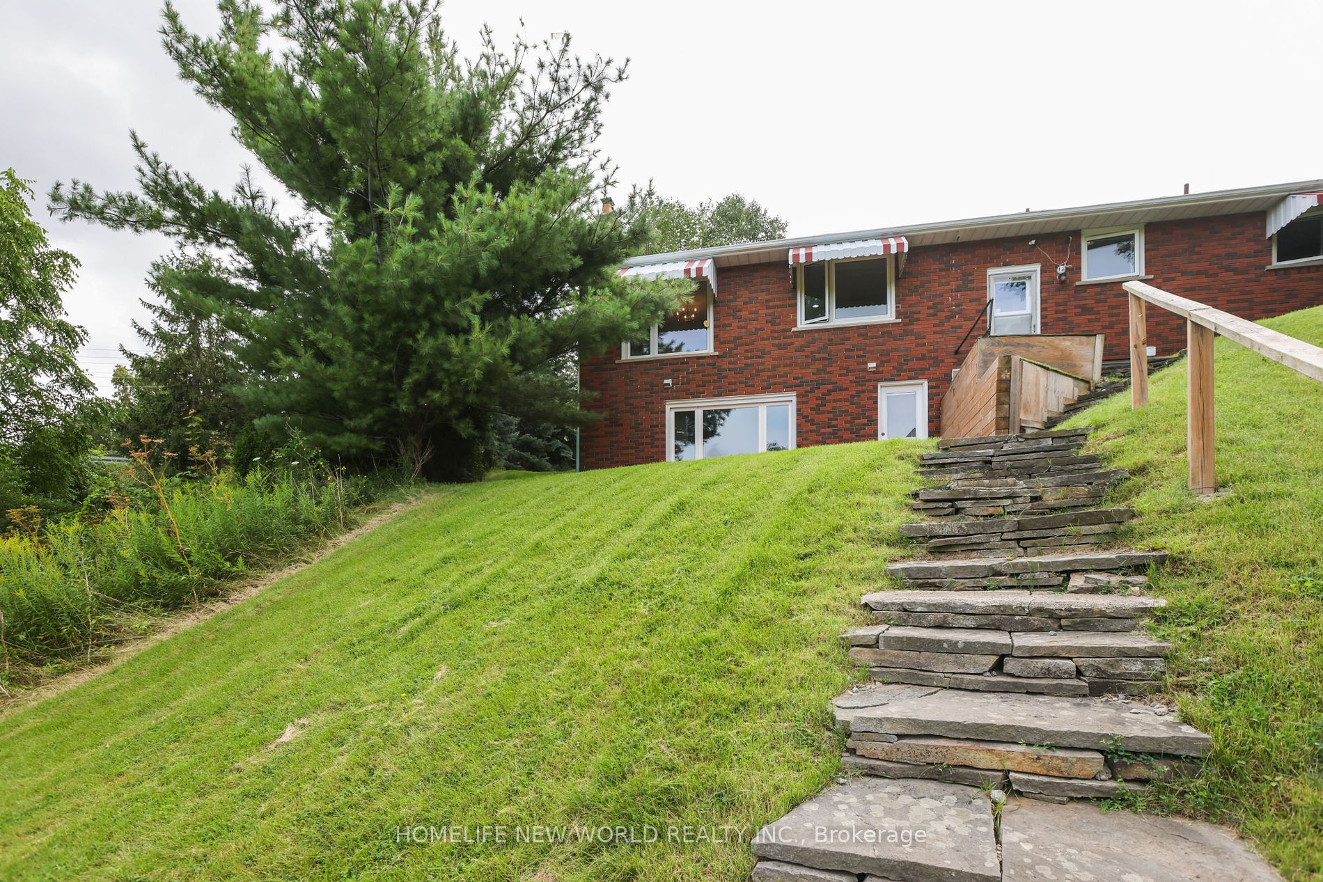 2040 Bronte Rd