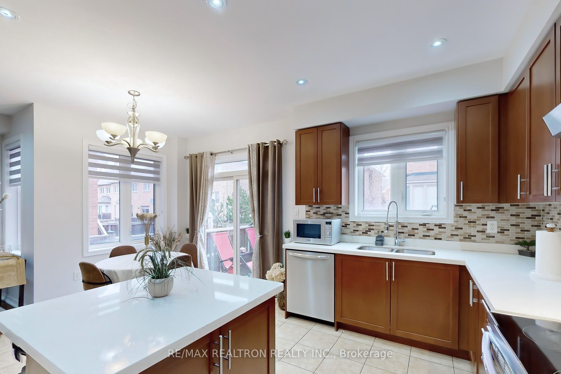 362 Landsborough Ave