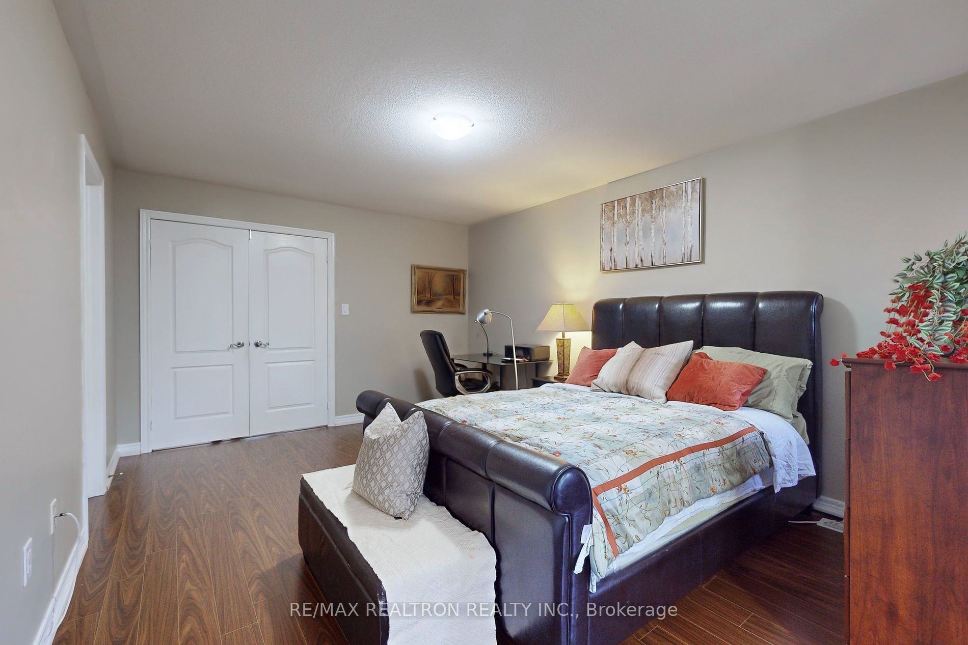 362 Landsborough Ave
