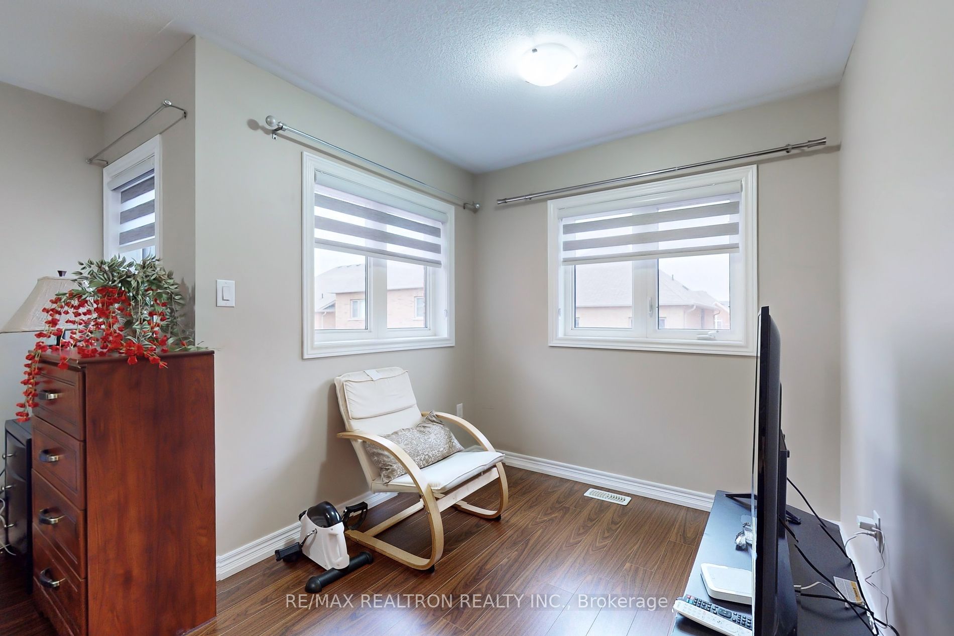362 Landsborough Ave