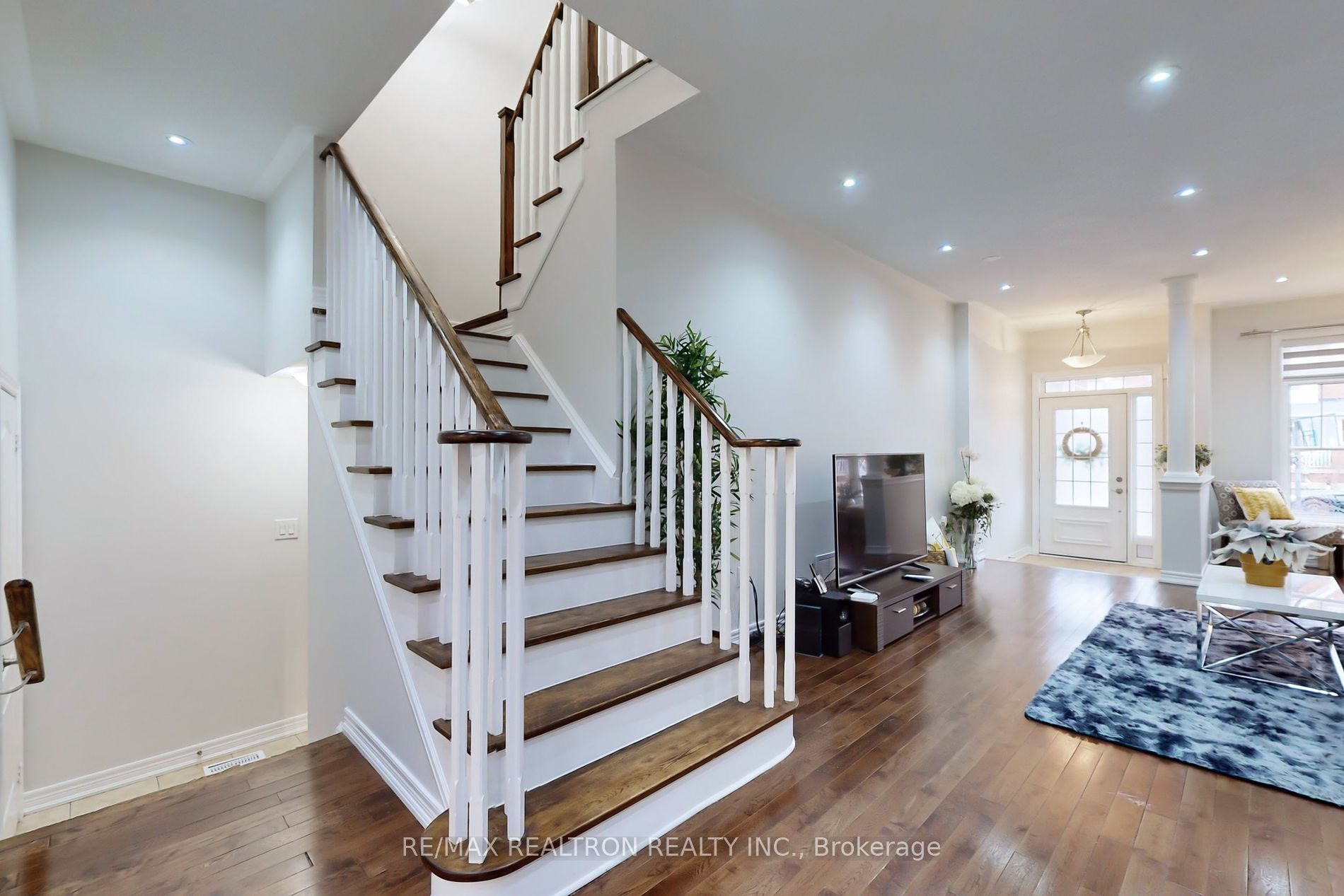 362 Landsborough Ave