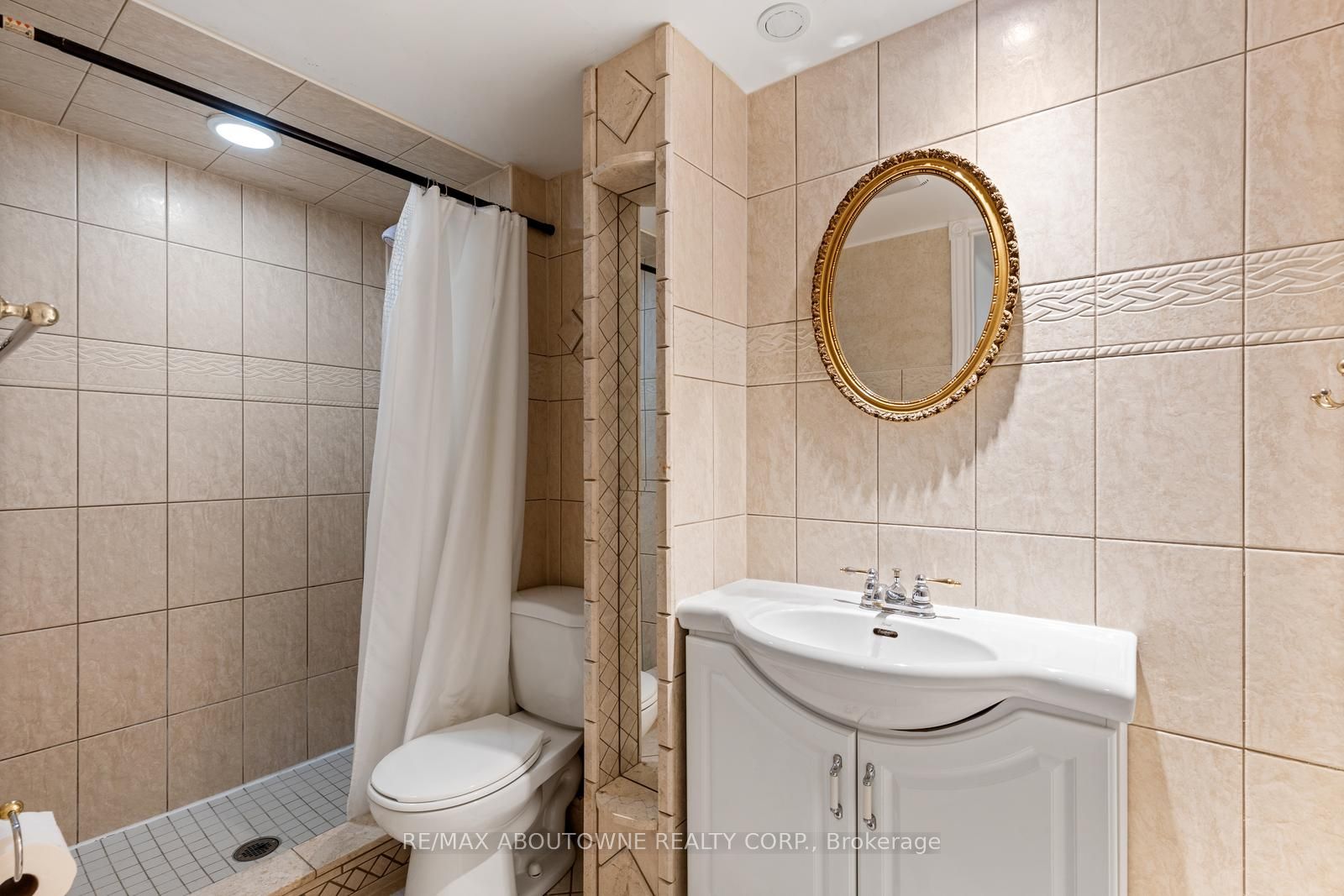 5628 Palmerston Cres