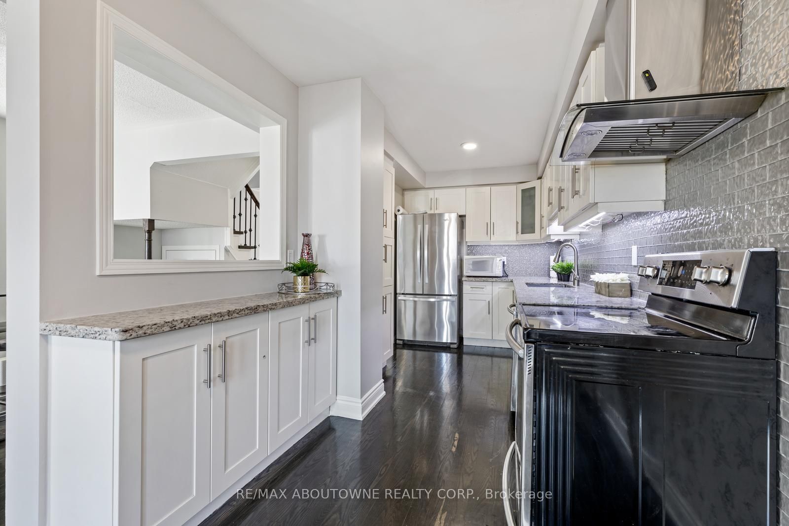5628 Palmerston Cres