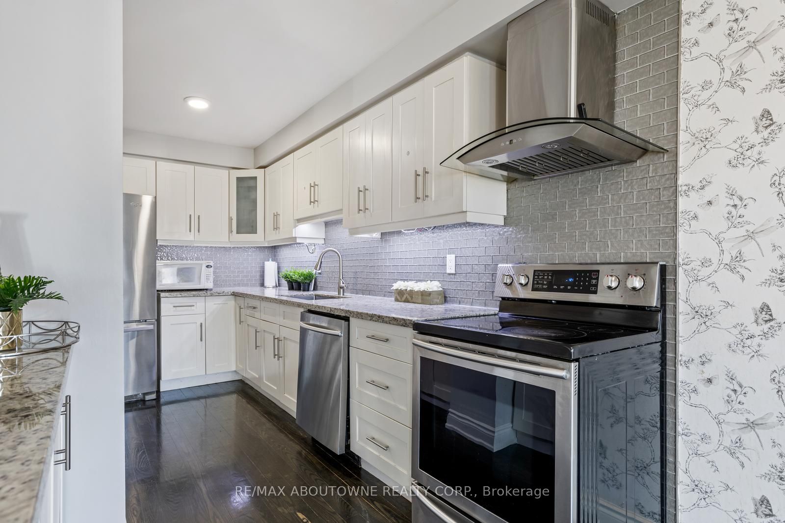 5628 Palmerston Cres
