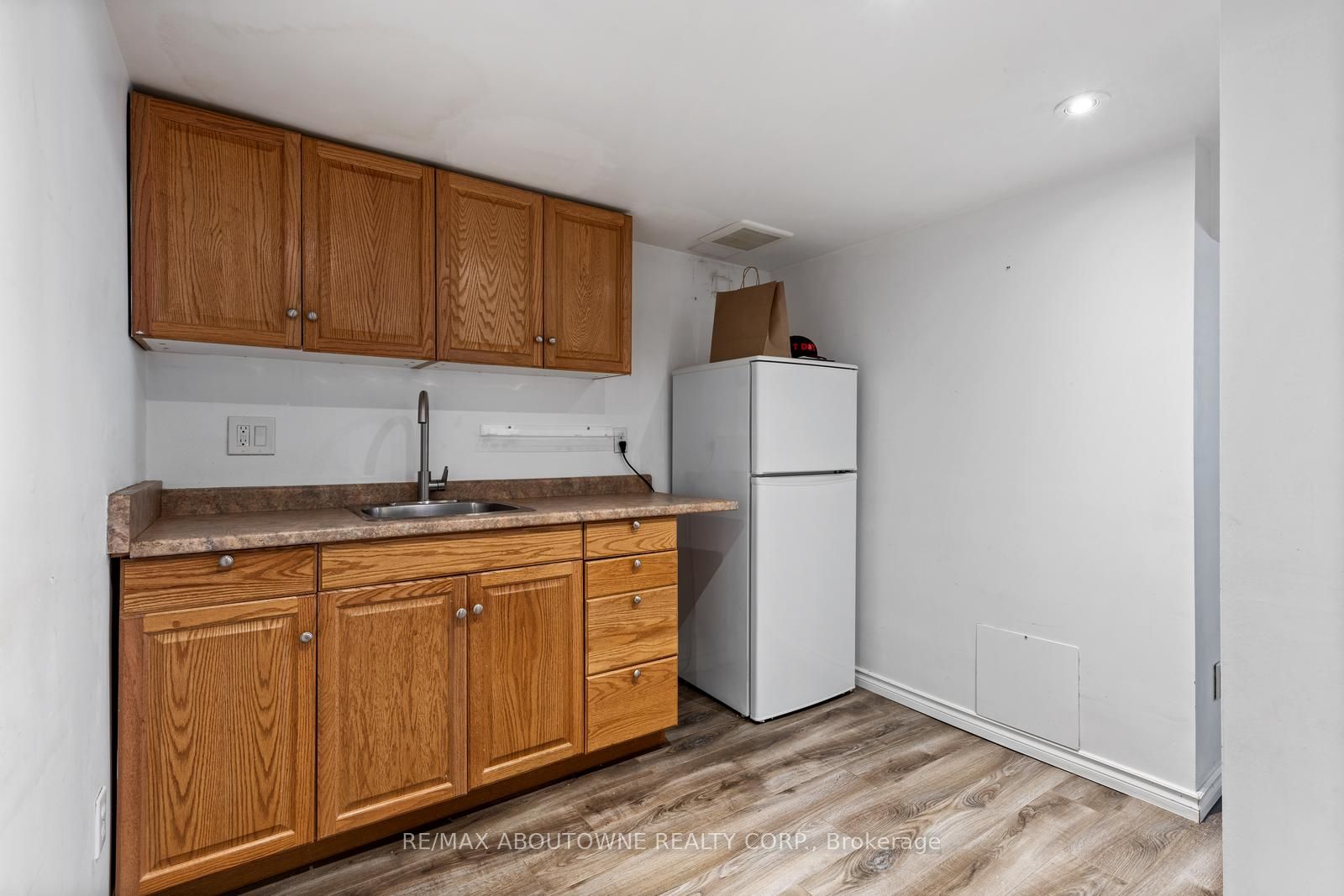 5628 Palmerston Cres