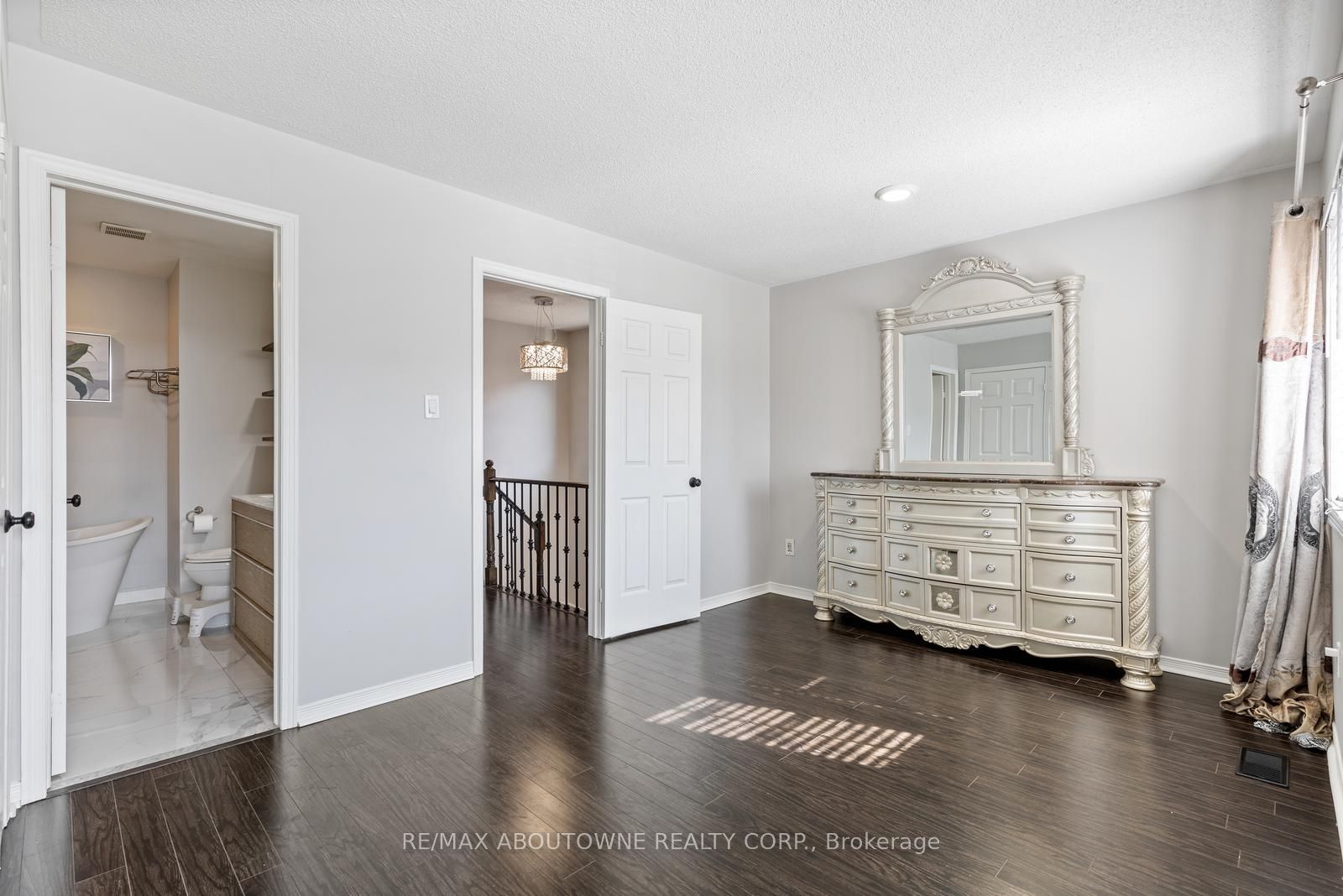 5628 Palmerston Cres