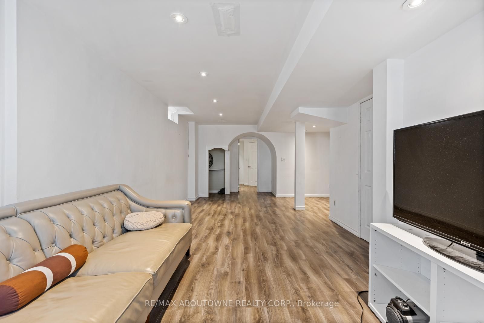 5628 Palmerston Cres