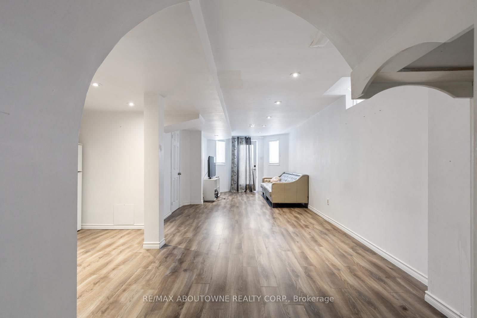 5628 Palmerston Cres