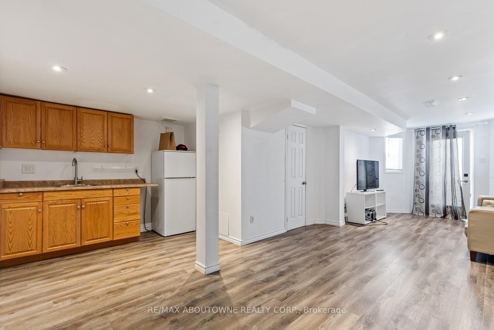 5628 Palmerston Cres