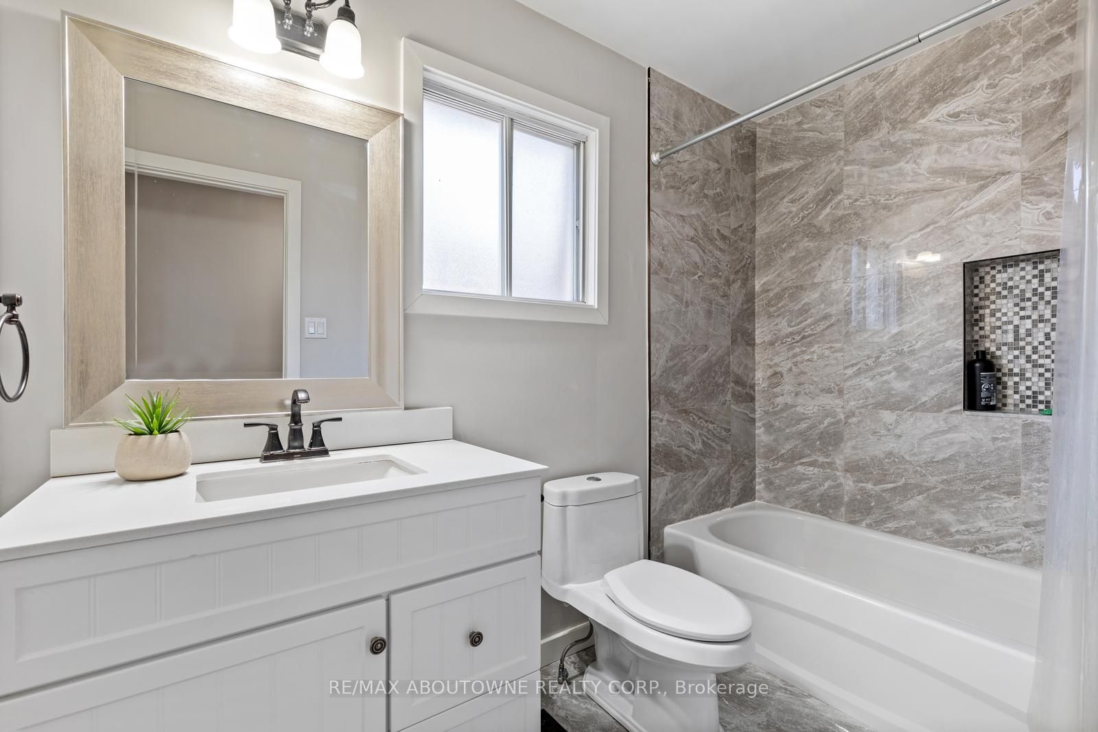 5628 Palmerston Cres