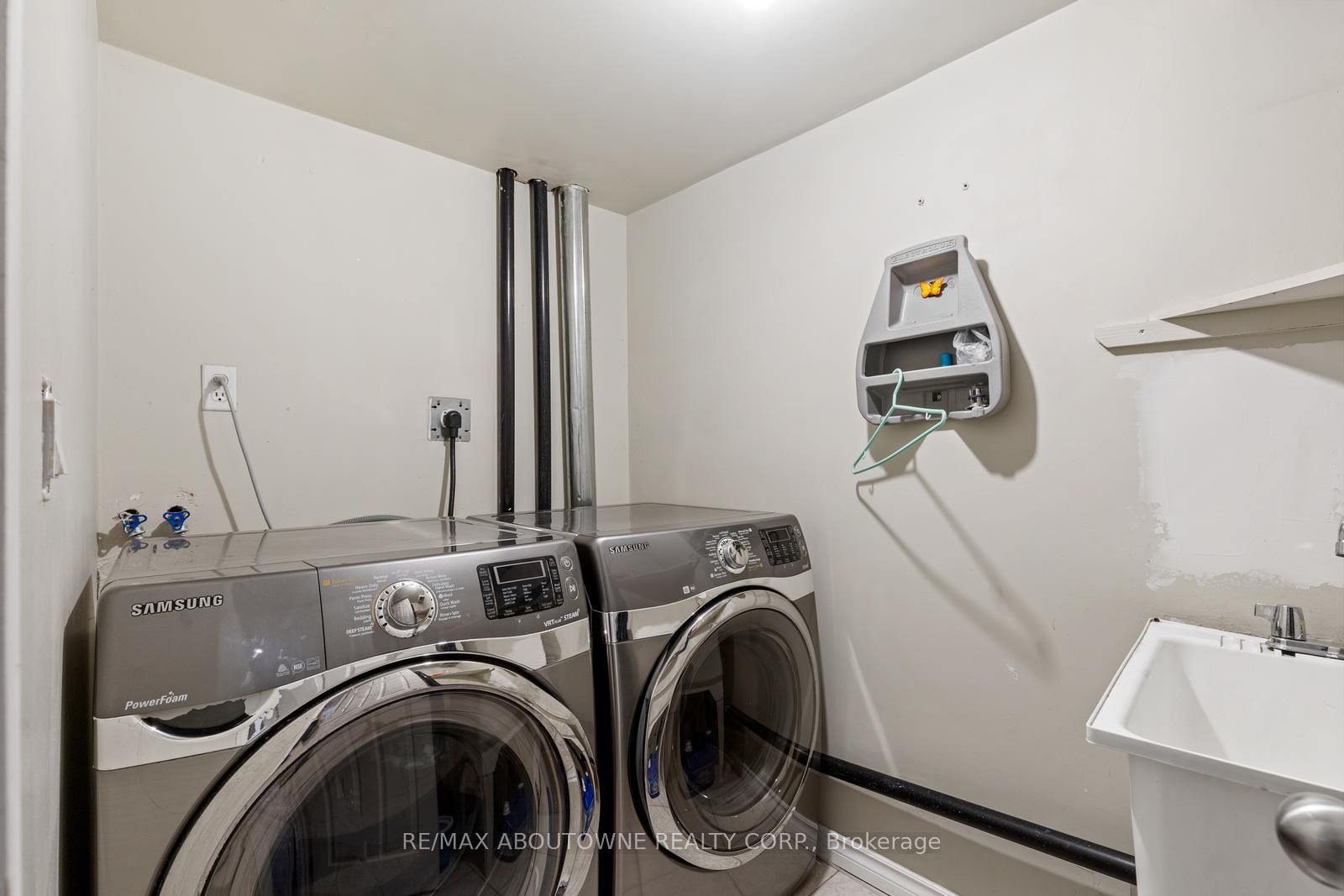 5628 Palmerston Cres