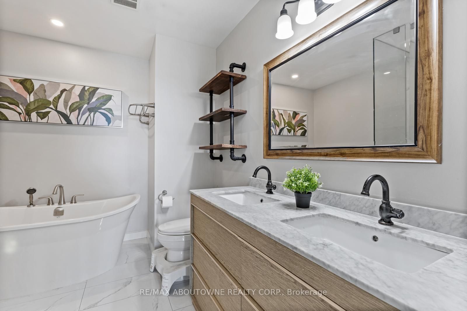 5628 Palmerston Cres