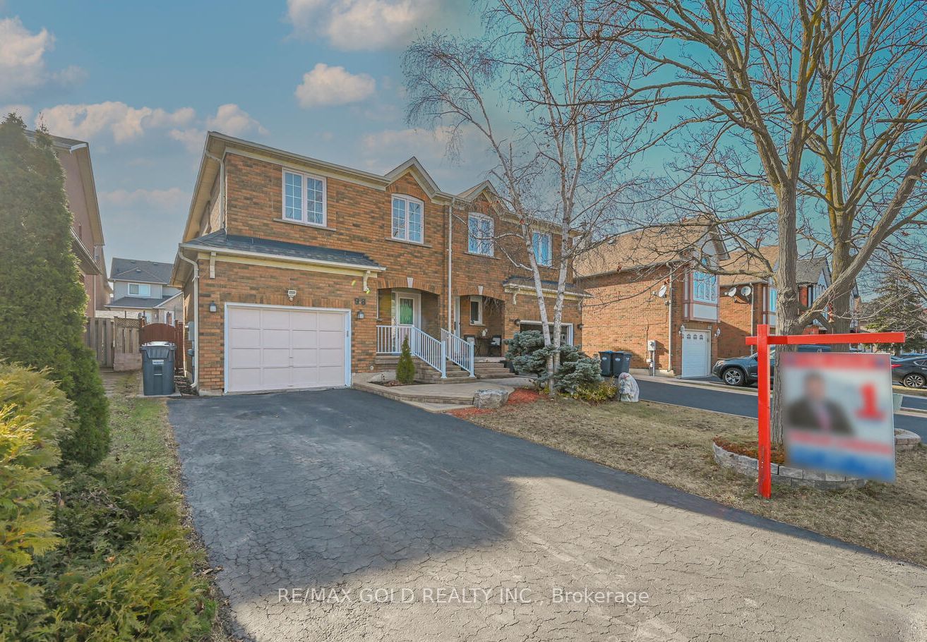 98 Bighorn Cres