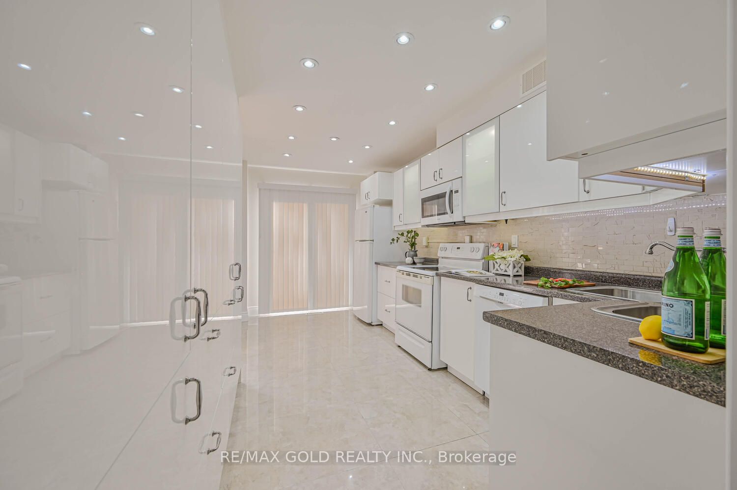 98 Bighorn Cres