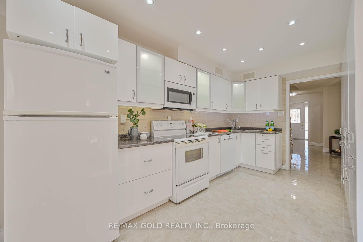 98 Bighorn Cres